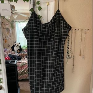 grid black and white dress  𖡼.𖤣𖥧